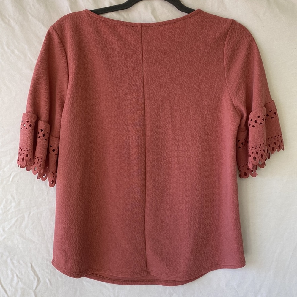 Pink blouse - Picture 2 of 3